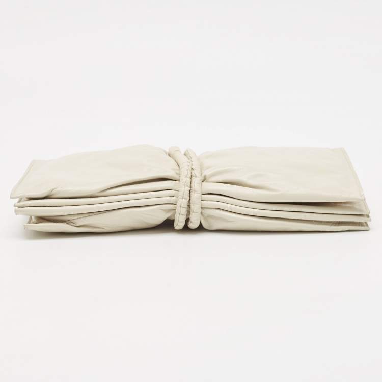 Pre Owned Bottega Veneta Off-White Padded Leather Bifold Clutch