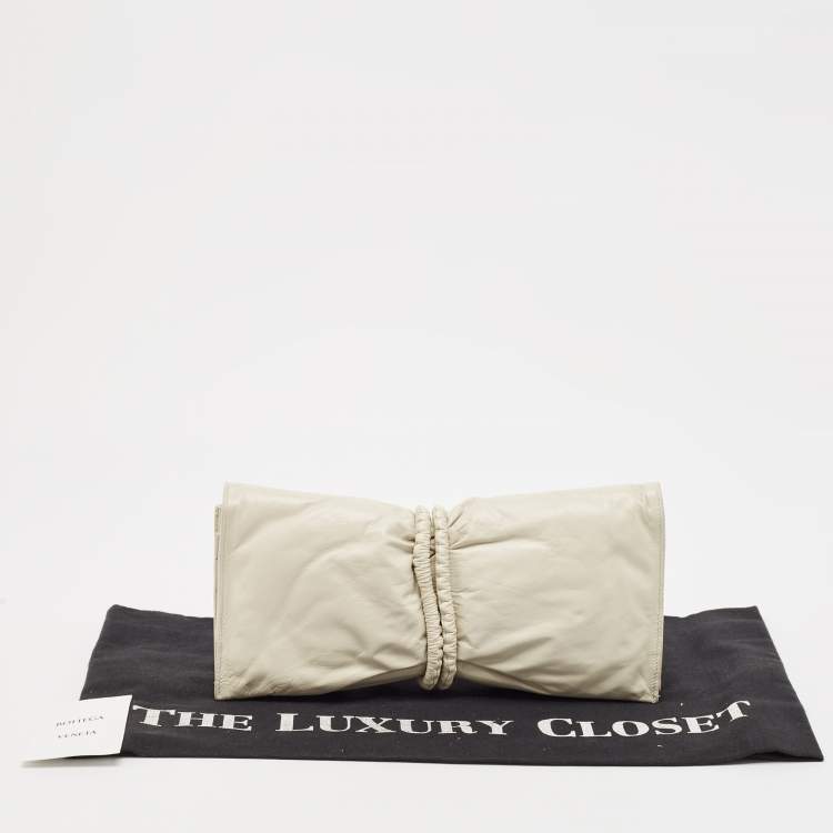 Pre Owned Bottega Veneta Off-White Padded Leather Bifold Clutch