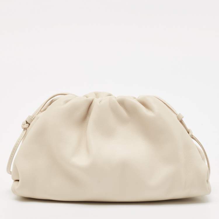 Pre Owned Bottega Veneta Off White Leather Mini The Pouch Bag