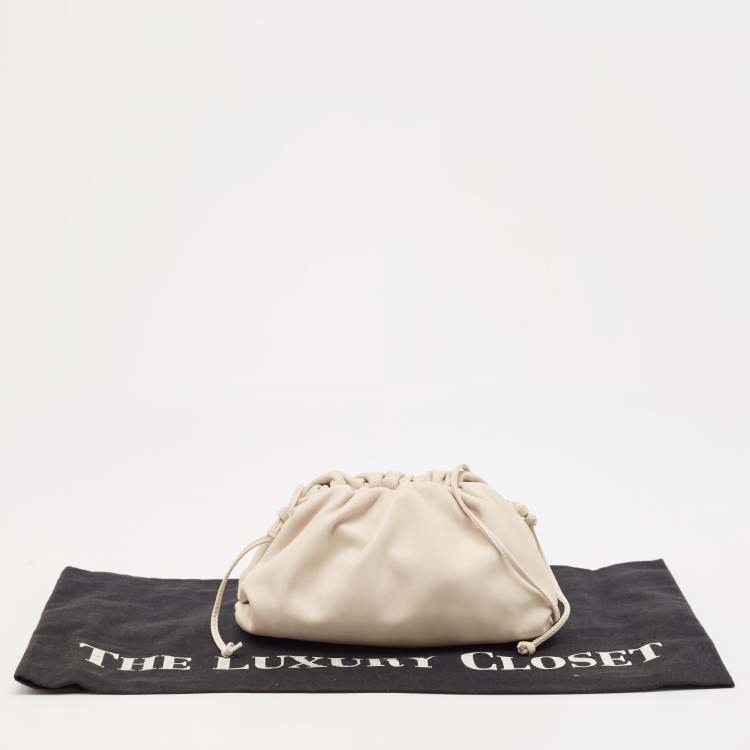 Pre Owned Bottega Veneta Off White Leather Mini The Pouch Bag