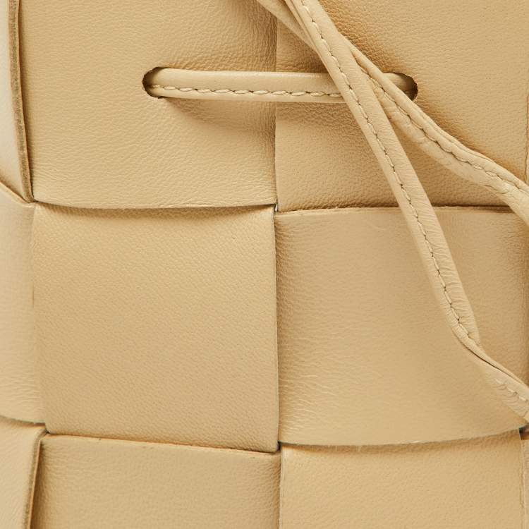 Pre Owned Bottega Veneta Porridge Cream Leather Mini Cassette Bucket Bag