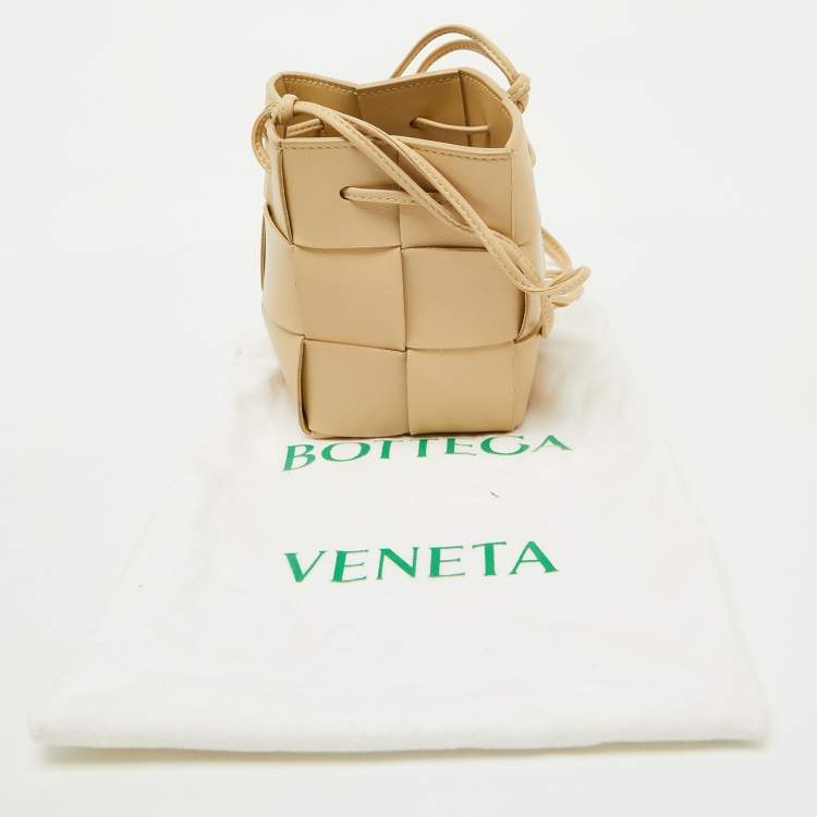 Pre Owned Bottega Veneta Porridge Cream Leather Mini Cassette Bucket Bag