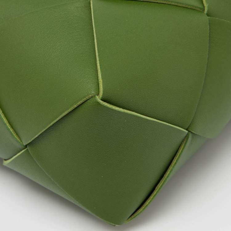 Pre Owned Bottega Veneta Green Leather Mini Cassette Camera Bag