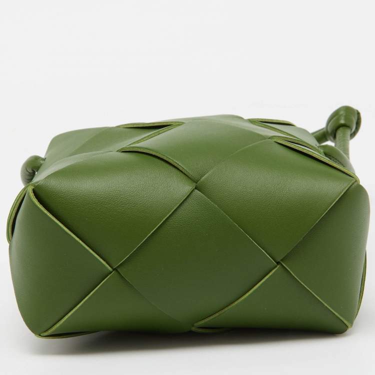 Pre Owned Bottega Veneta Green Leather Mini Cassette Camera Bag