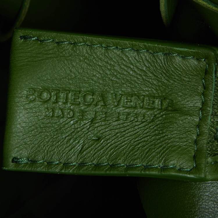 Pre Owned Bottega Veneta Green Leather Mini Cassette Camera Bag