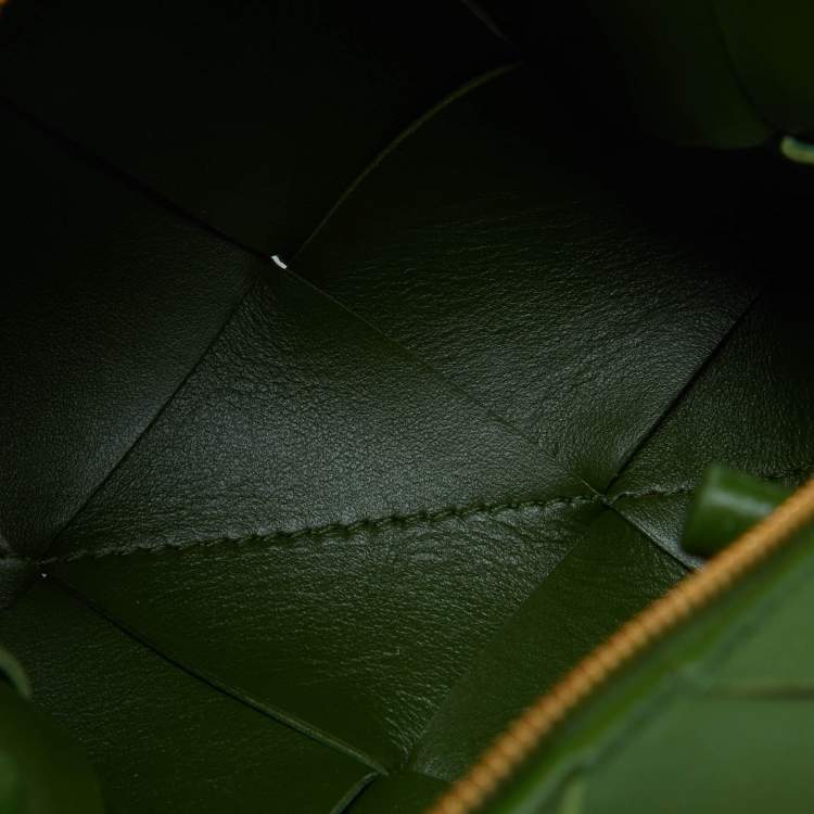 Pre Owned Bottega Veneta Green Leather Mini Cassette Camera Bag