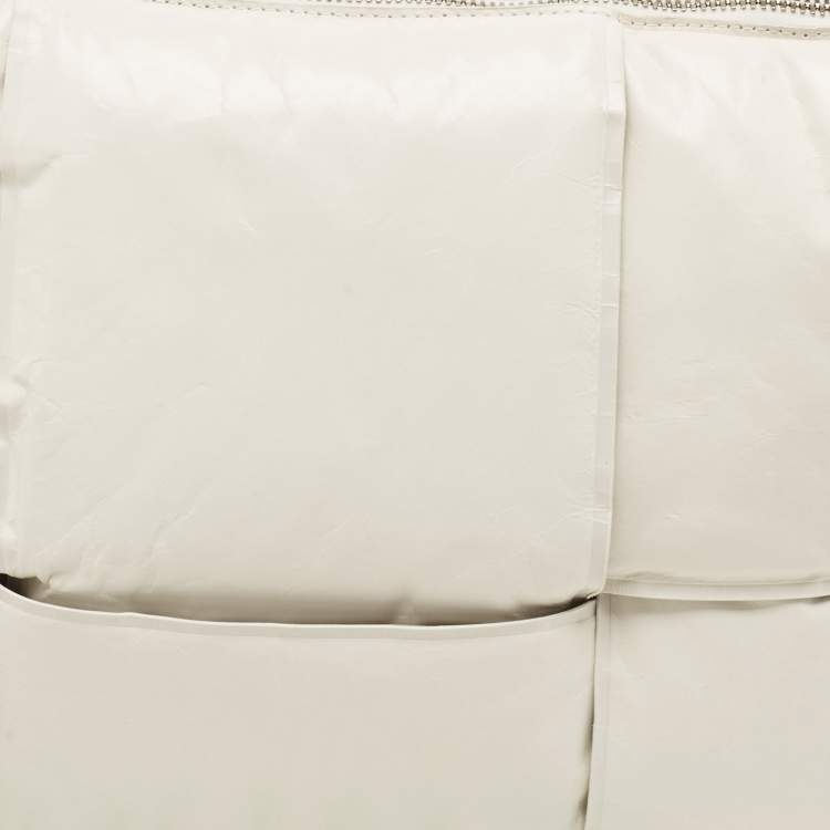 Pre Owned Bottega Veneta White Intrecciato Leather Padded Oversized Zip Pouch