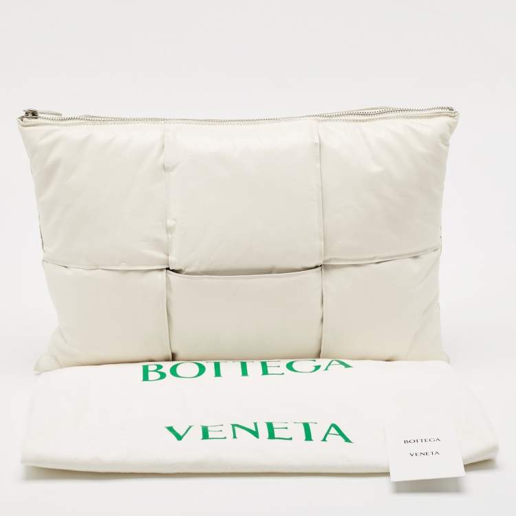 Pre Owned Bottega Veneta White Intrecciato Leather Padded Oversized Zip Pouch