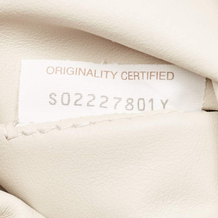 Pre Owned Bottega Veneta White Intrecciato Leather Padded Oversized Zip Pouch