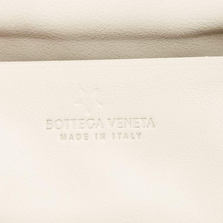 Pre Owned Bottega Veneta White Intrecciato Leather Padded Oversized Zip Pouch