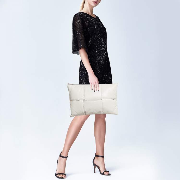 Pre Owned Bottega Veneta White Intrecciato Leather Padded Oversized Zip Pouch