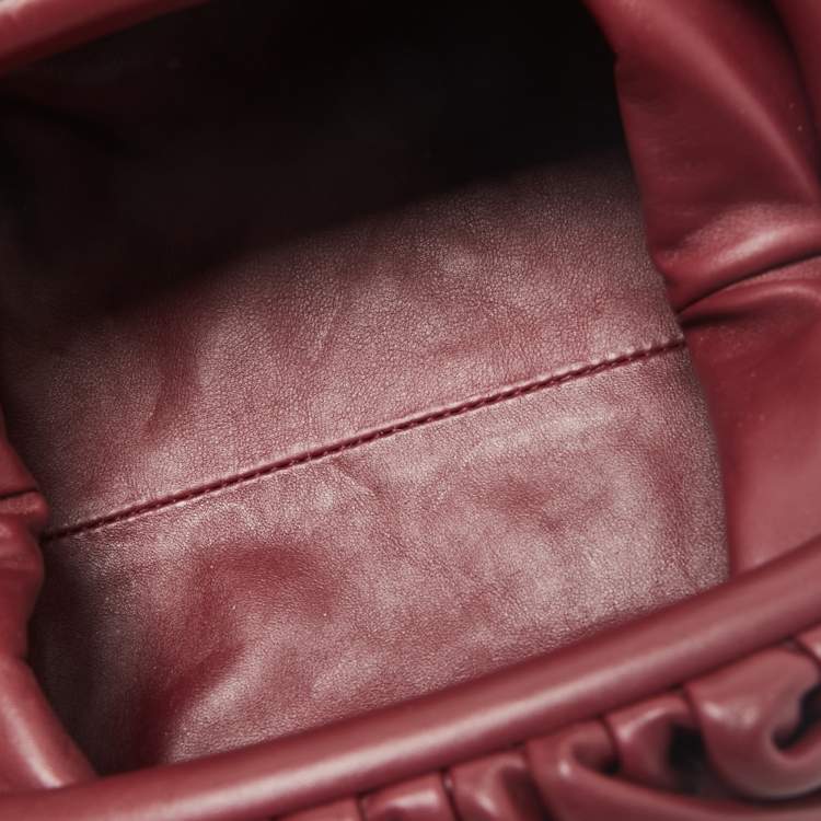 مملوكة مسبقًا Bottega Veneta Burgundy Leather Mini The Pouch Clutch 