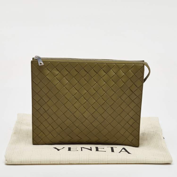 مملوكة مسبقًا Bottega Veneta Olive Green Intrecciato Leather Zip Pouch