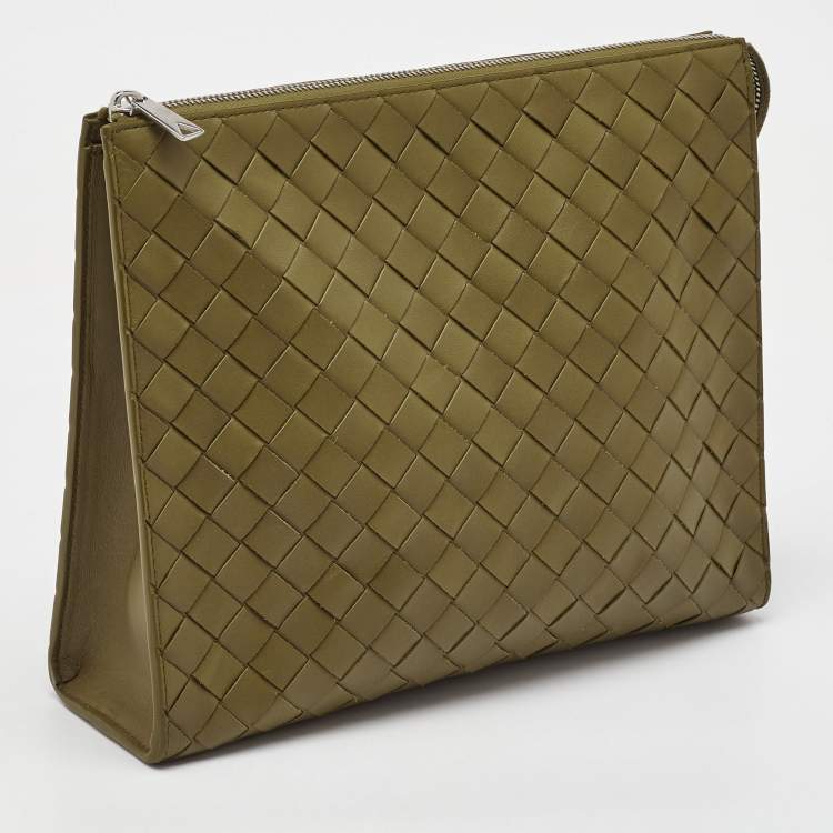 مملوكة مسبقًا Bottega Veneta Olive Green Intrecciato Leather Zip Pouch