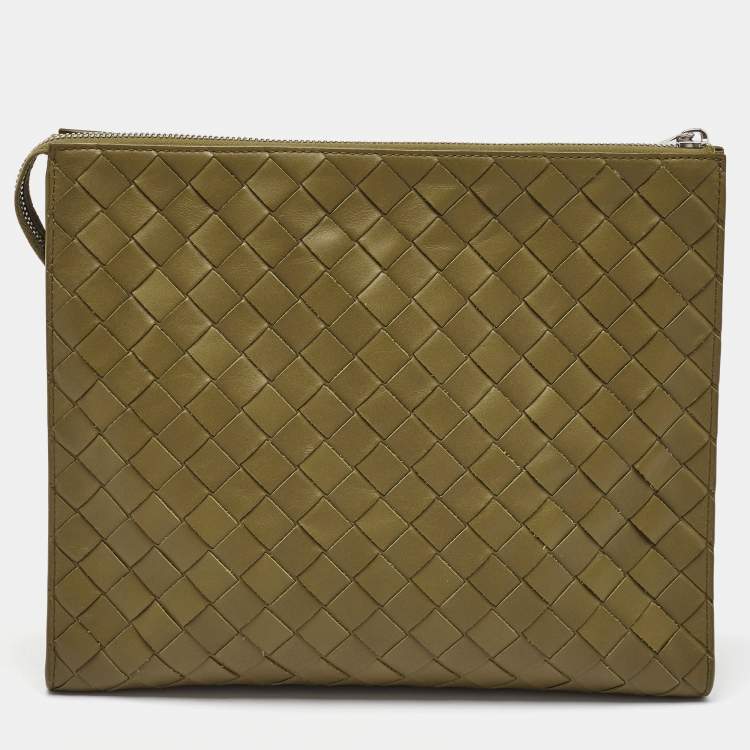 مملوكة مسبقًا Bottega Veneta Olive Green Intrecciato Leather Zip Pouch