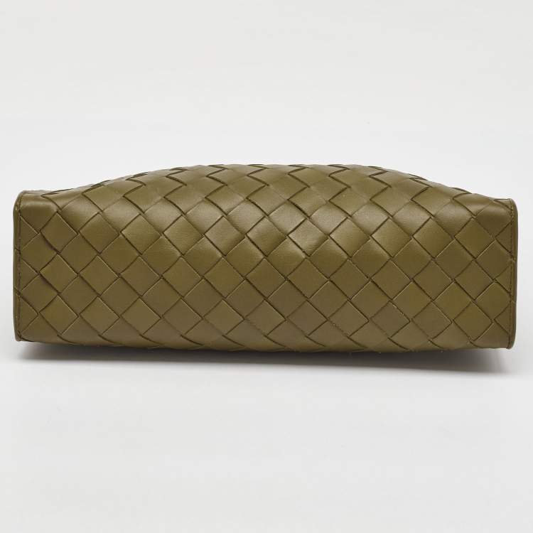 مملوكة مسبقًا Bottega Veneta Olive Green Intrecciato Leather Zip Pouch