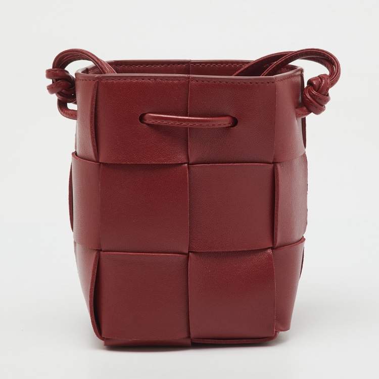 مملوكة مسبقًا Bottega Veneta Red Intreccio Leather Mini Cassette Bucket Bag