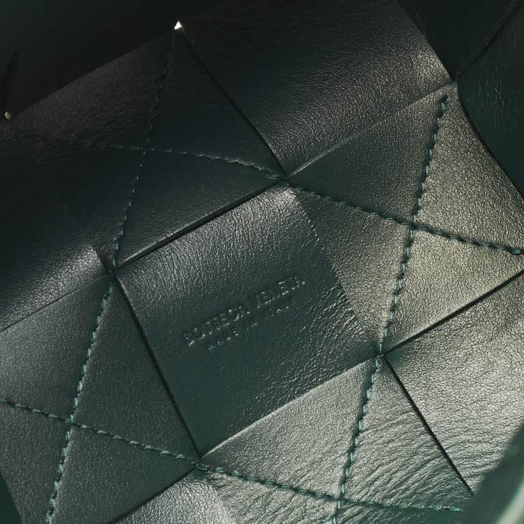 Pre Owned Bottega Veneta Green Intrecciato Leather Small Cassette Bucket Bag