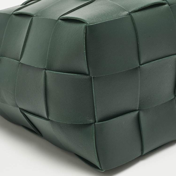 Pre Owned Bottega Veneta Green Intrecciato Leather Small Cassette Bucket Bag