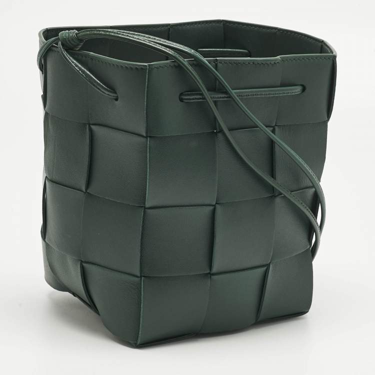 Pre Owned Bottega Veneta Green Intrecciato Leather Small Cassette Bucket Bag