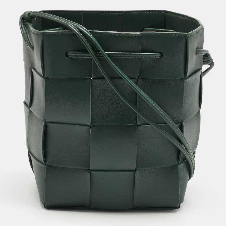 Pre Owned Bottega Veneta Green Intrecciato Leather Small Cassette Bucket Bag