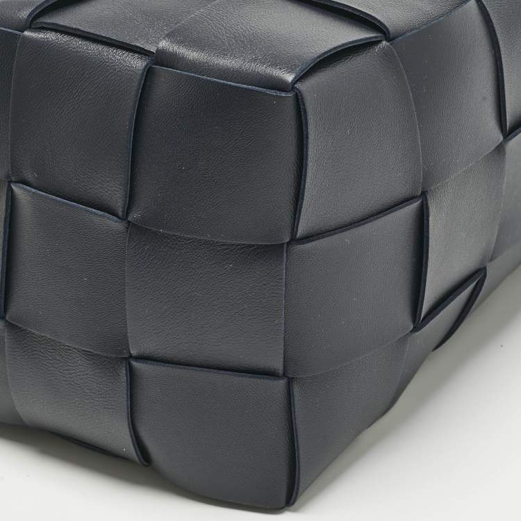 Pre Owned Bottega Veneta Navy Blue Intrecciato Leather Small Cassette Bucket Bag