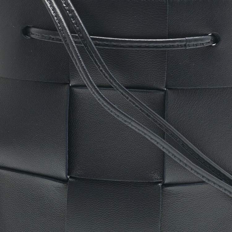 Pre Owned Bottega Veneta Navy Blue Intrecciato Leather Small Cassette Bucket Bag