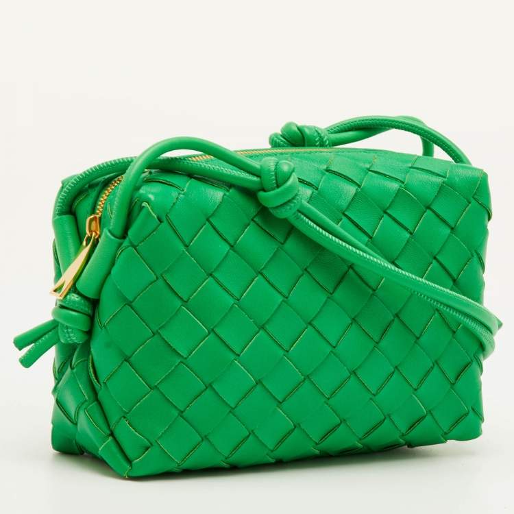 مملوكة مسبقًا Bottega Veneta Loop Mini Green Leather Crossbody Bag