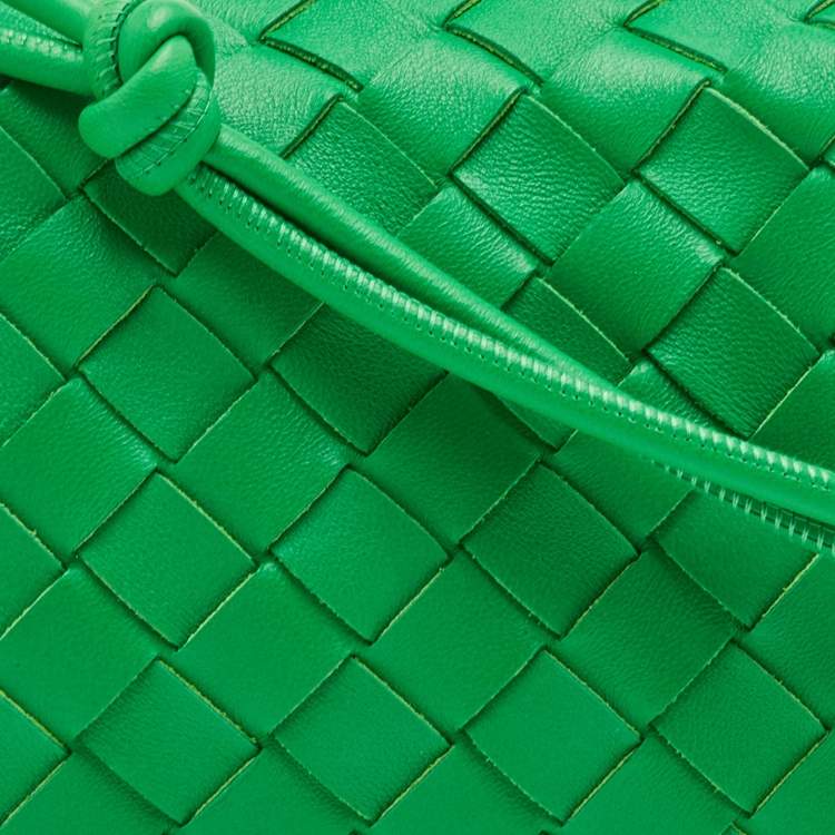 مملوكة مسبقًا Bottega Veneta Loop Mini Green Leather Crossbody Bag