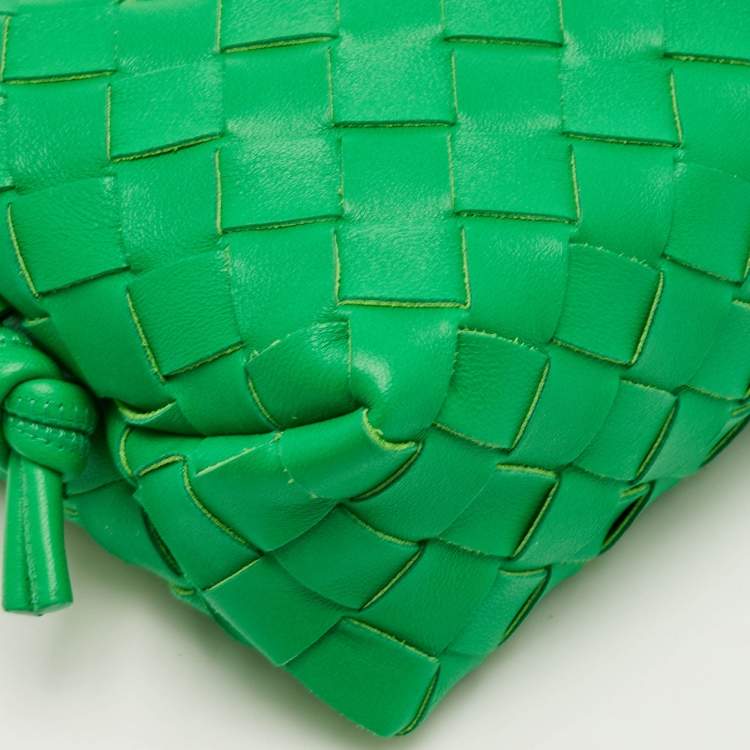 مملوكة مسبقًا Bottega Veneta Loop Mini Green Leather Crossbody Bag