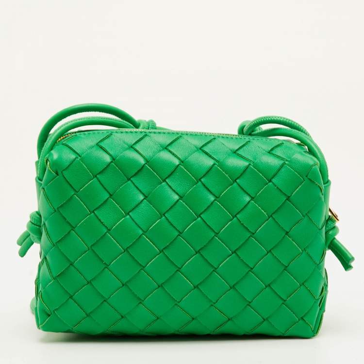 مملوكة مسبقًا Bottega Veneta Loop Mini Green Leather Crossbody Bag