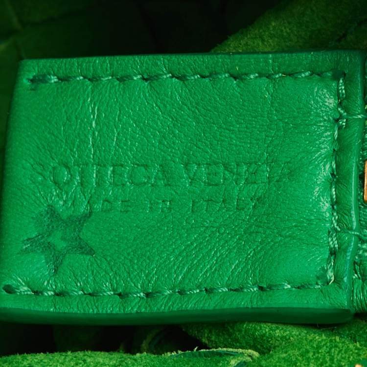 مملوكة مسبقًا Bottega Veneta Loop Mini Green Leather Crossbody Bag