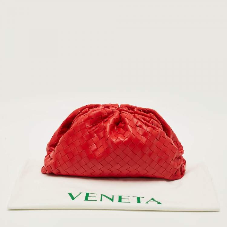 Pre Owned Bottega Veneta Classic The Pouch Red Intrecciato Leather Clutch