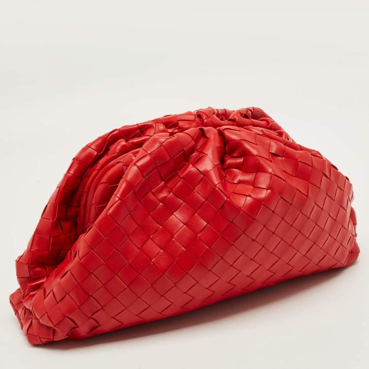 Pre Owned Bottega Veneta Classic The Pouch Red Intrecciato Leather Clutch