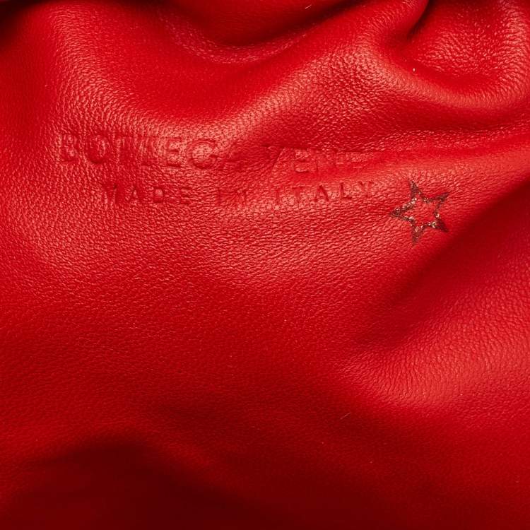 Pre Owned Bottega Veneta Classic The Pouch Red Intrecciato Leather Clutch