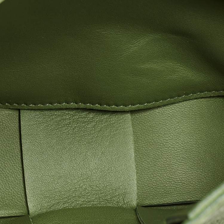 مملوكة مسبقًا حقيبة كتف بوتيغا فينيتا كاسيت جلد انتريشياتو أرجواني فاتح