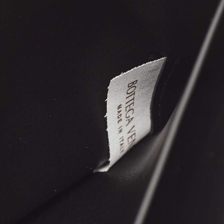 مملوكة مسبقًا Bottega Veneta Black Intrecciato Leather Bill Wristlet Pouch