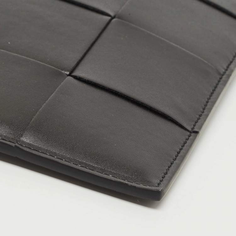 مملوكة مسبقًا Bottega Veneta Black Intrecciato Leather Bill Wristlet Pouch