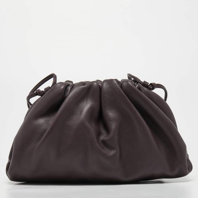 مملوكة مسبقًا Bottega Veneta Plum Leather Mini The Pouch Bag