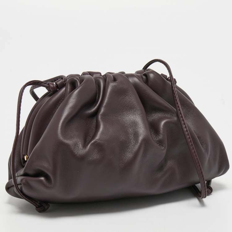مملوكة مسبقًا Bottega Veneta Plum Leather Mini The Pouch Bag