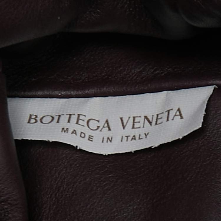 مملوكة مسبقًا Bottega Veneta Plum Leather Mini The Pouch Bag