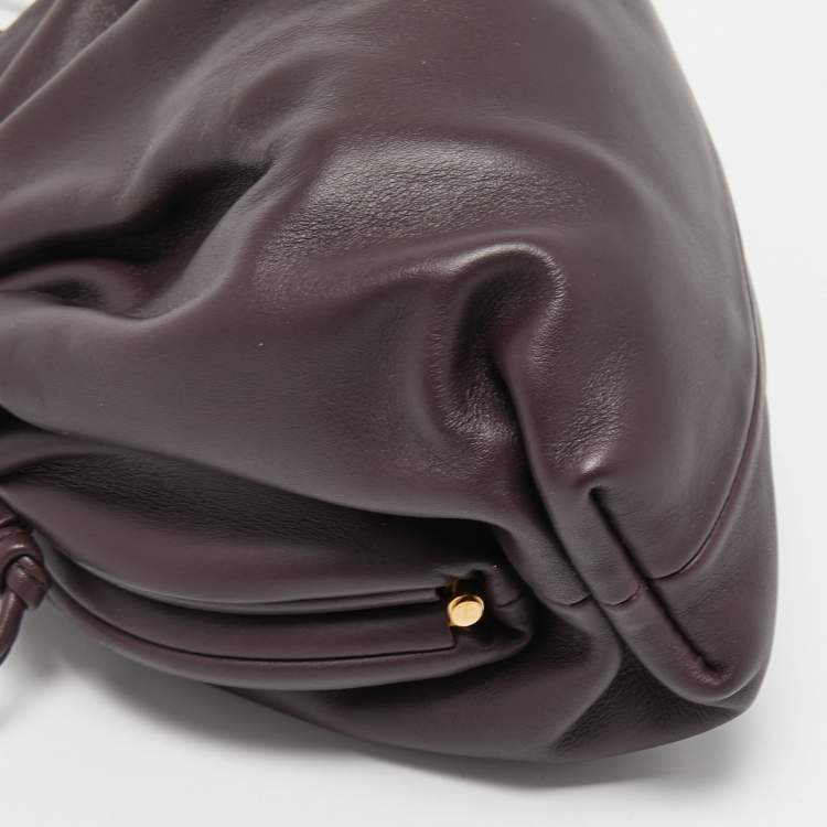 مملوكة مسبقًا Bottega Veneta Plum Leather Mini The Pouch Bag