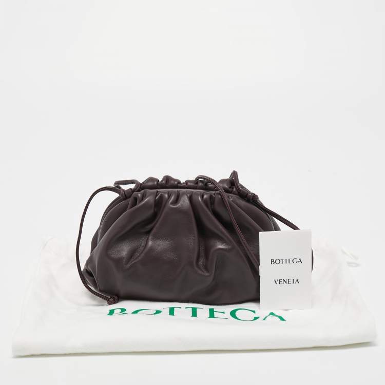 مملوكة مسبقًا Bottega Veneta Plum Leather Mini The Pouch Bag