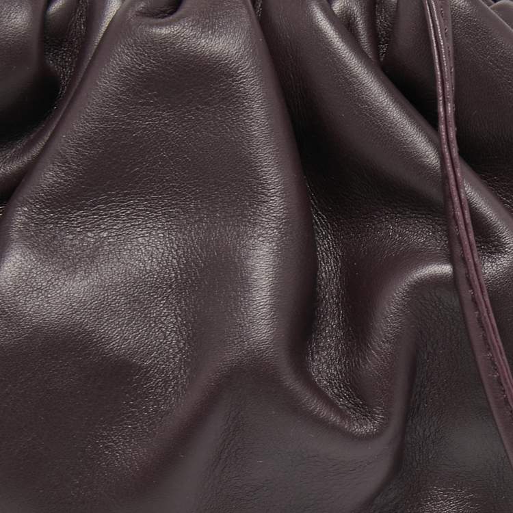 مملوكة مسبقًا Bottega Veneta Plum Leather Mini The Pouch Bag