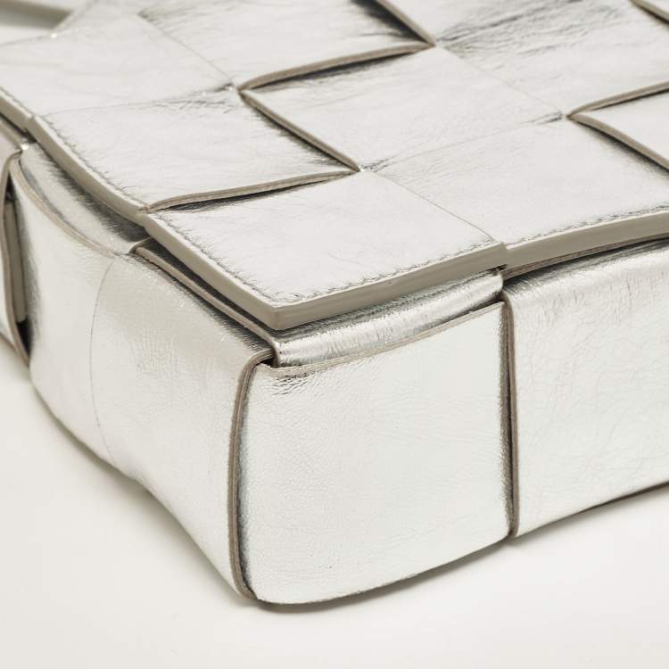 Pre Owned Bottega Veneta Silver Intreccio Leather Cassette Shoulder Bag