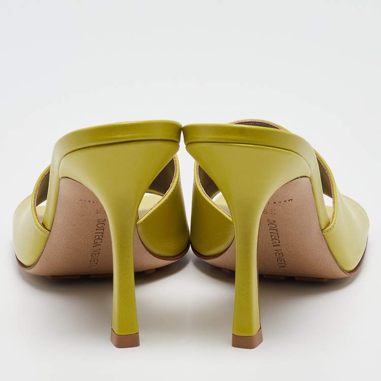 Pre Owned Bottega Veneta Green Leather Strech Mules Size 38