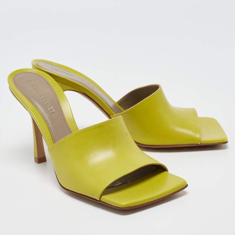 Pre Owned Bottega Veneta Green Leather Strech Mules Size 38