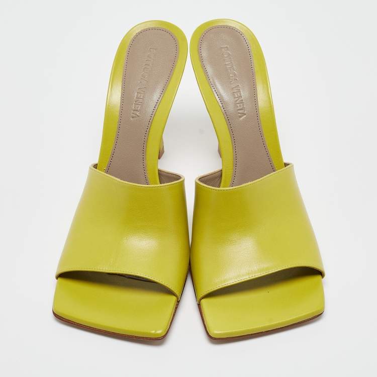 Pre Owned Bottega Veneta Green Leather Strech Mules Size 38