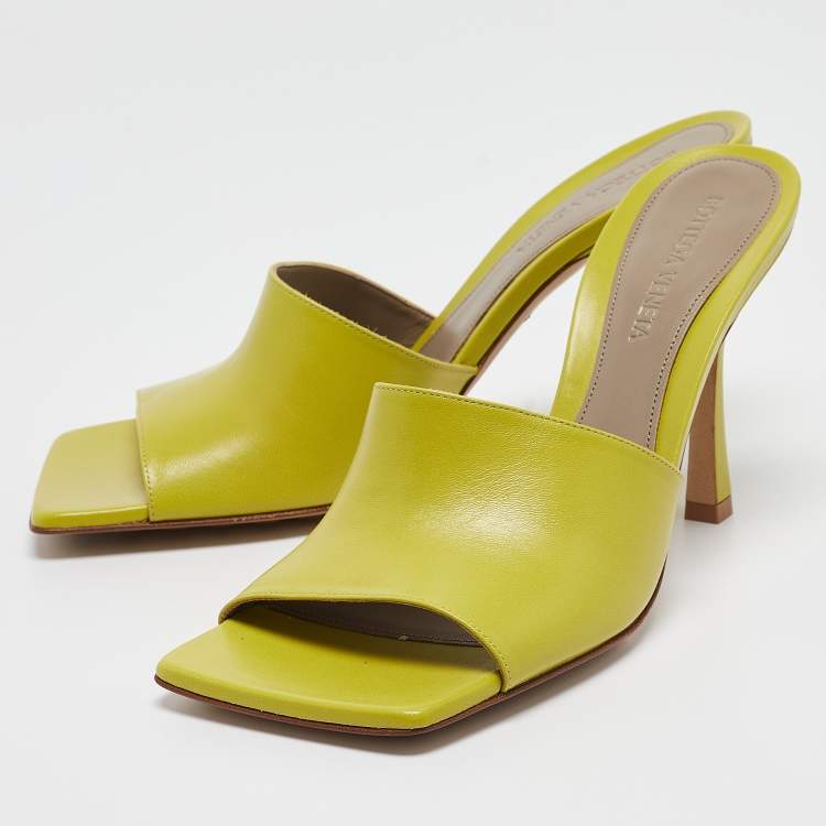 Pre Owned Bottega Veneta Green Leather Strech Mules Size 38