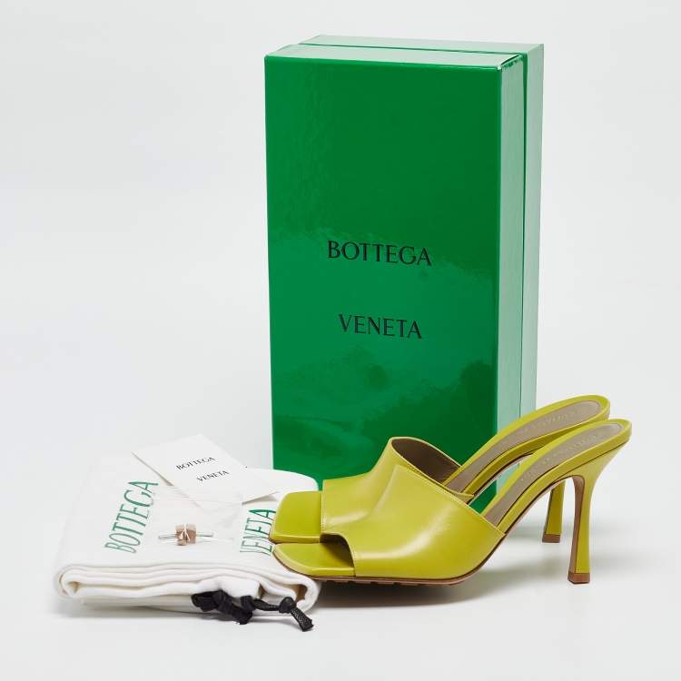 Pre Owned Bottega Veneta Green Leather Strech Mules Size 38